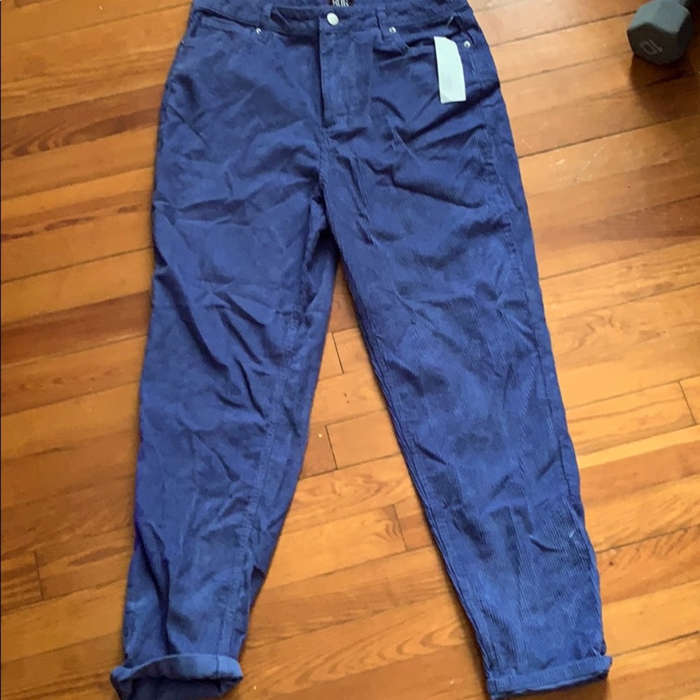 NWT high rise blue corduroy mom jeans. size 30.